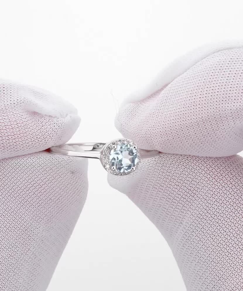 White Gold ring with diamonds and topaz