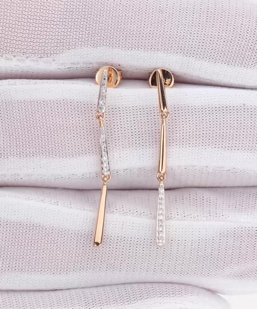 Gold earrings with diamonds
