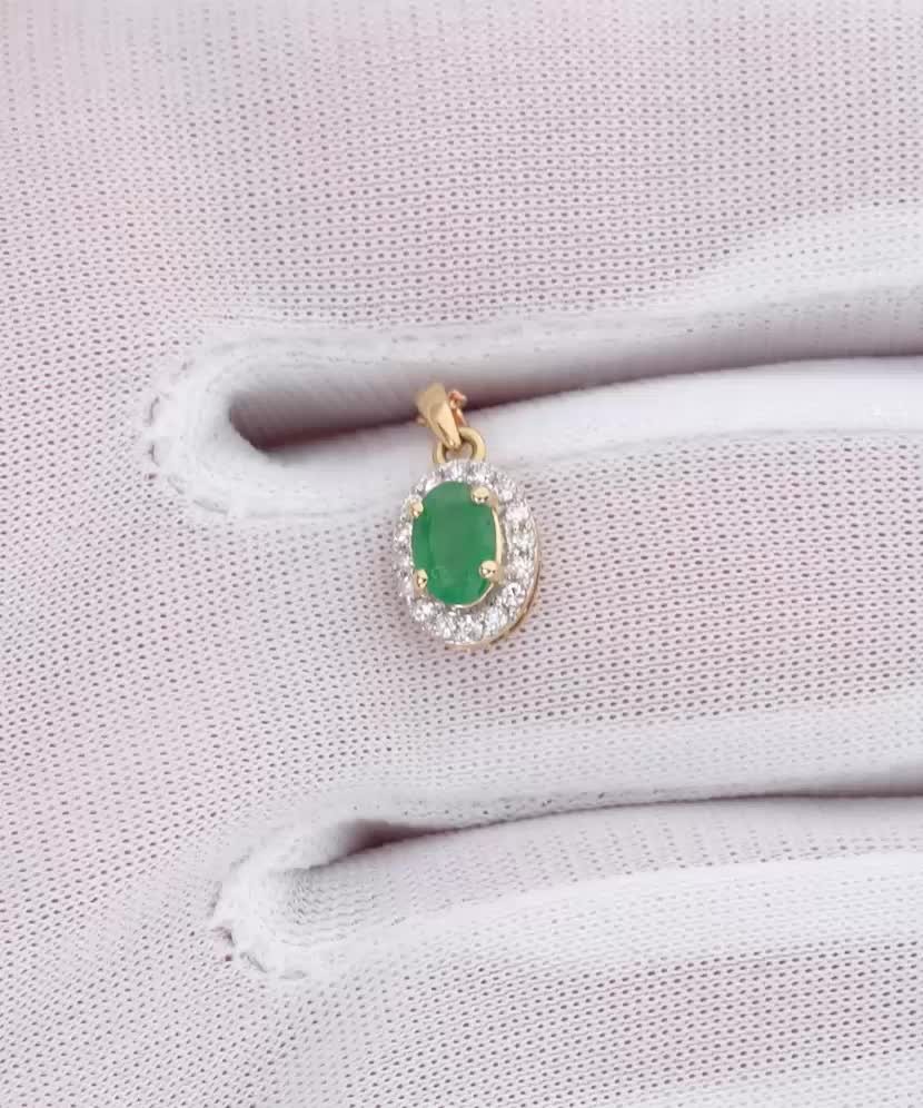 Yellow gold pendant with emerald and diamonds Yellow gold pendant with emerald and diamonds