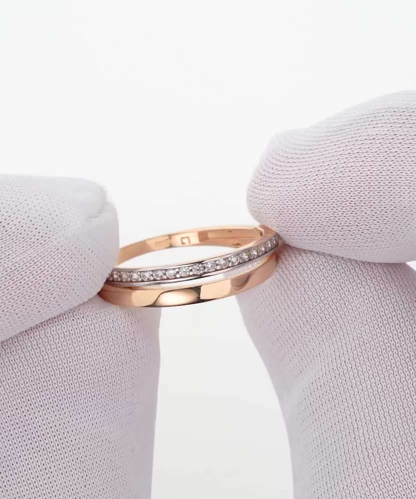 Gold ring with zircons