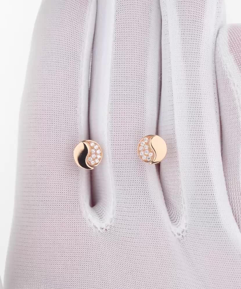 Gold earrings with zircons