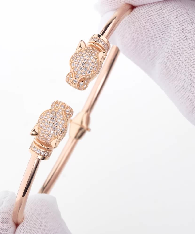 Gold bracelet with zircons Gold bracelet with zircons
