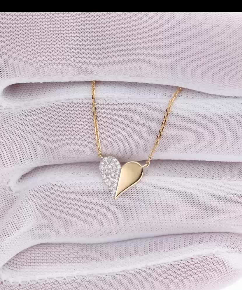 Цепочка из желтого золота с бриллиантовым кулоном