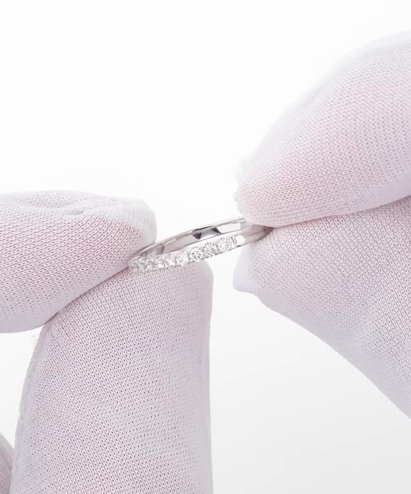 Кольцо из белого золота с бриллиантами