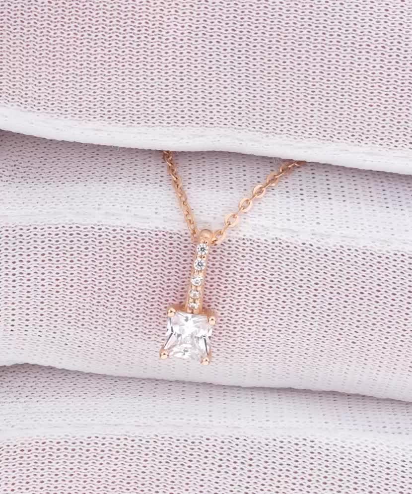 Gold pendant with zircons