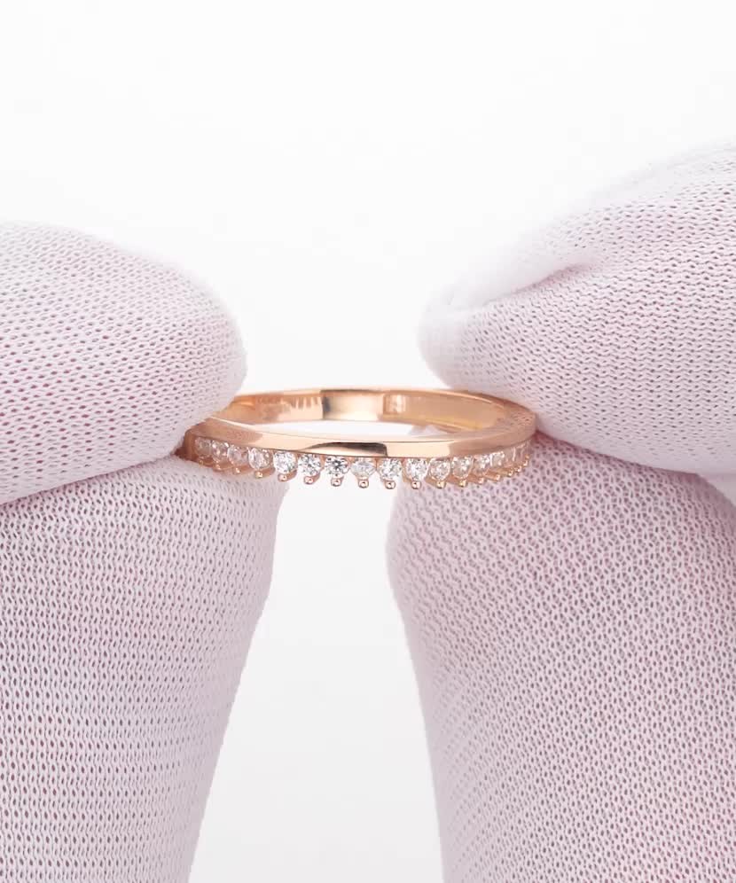 Золотое кольцо с цирконами