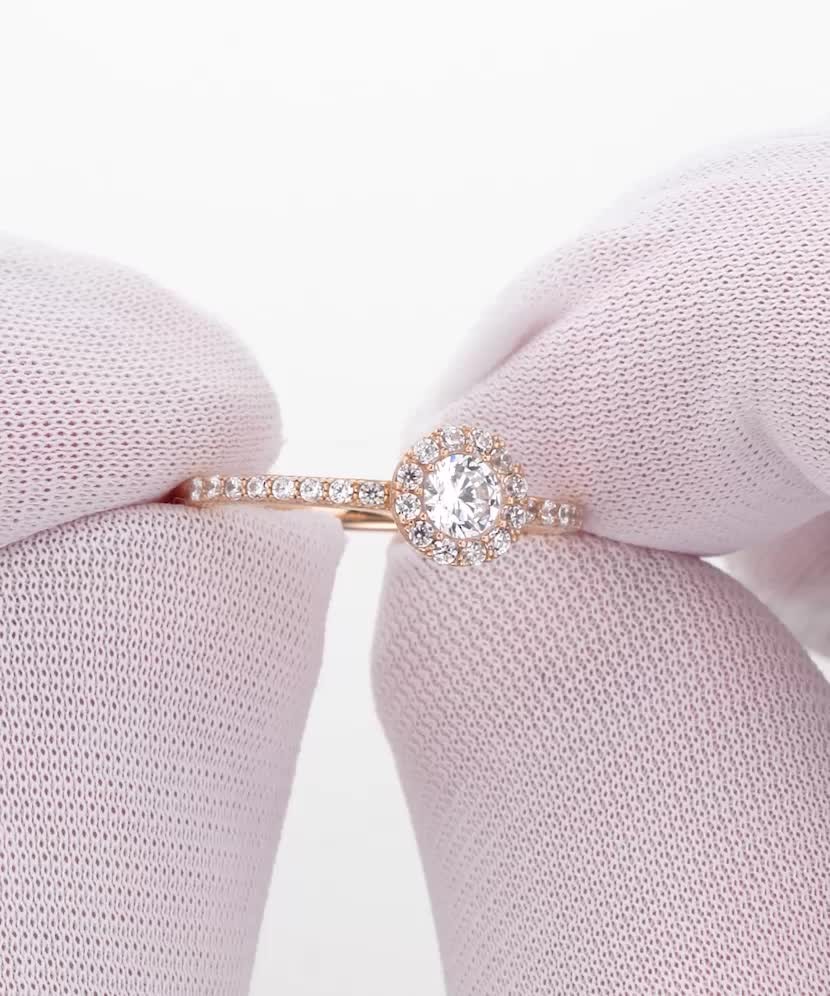 Золотое кольцо с цирконами