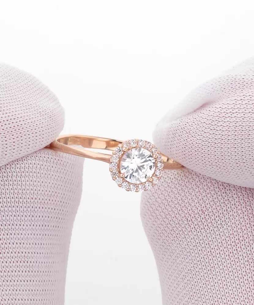 Gold ring with zircons