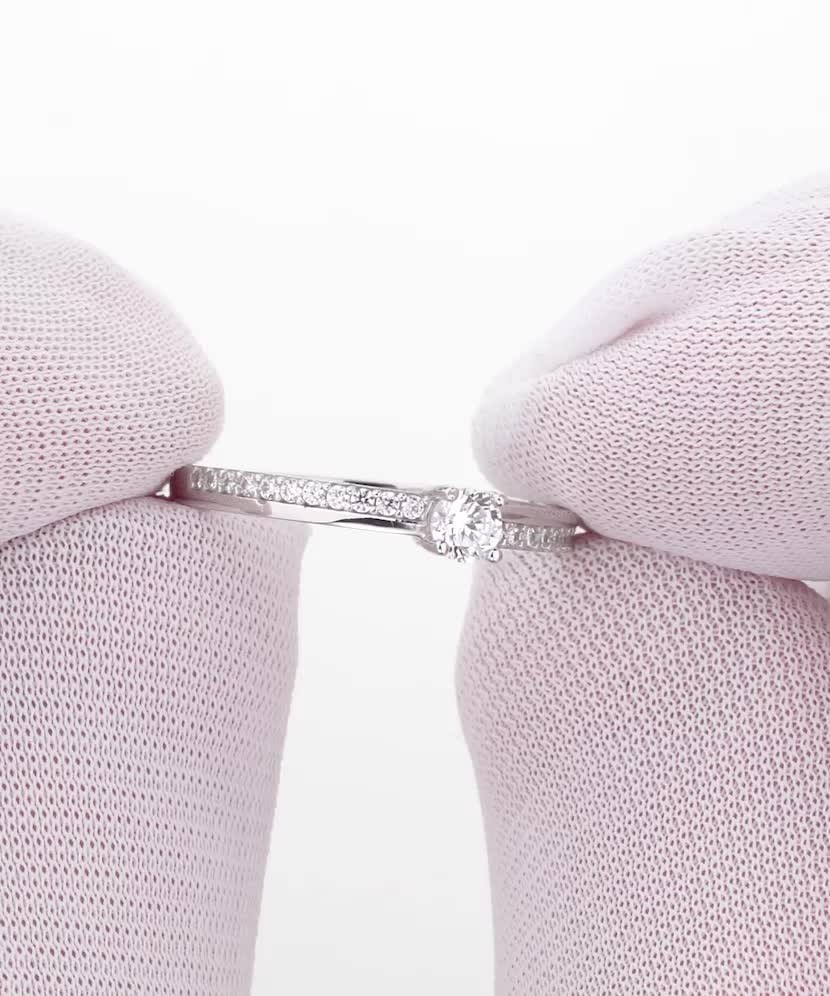 Кольцо из белого золота с цирконами