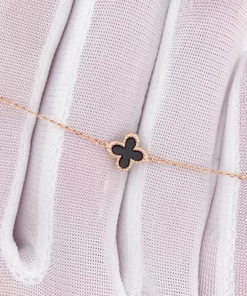 Золотой браслет с ониксом