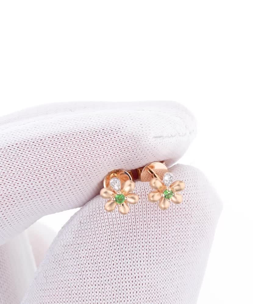 Золотые серьги с бриллиантами и цаворитами "Цветочки"