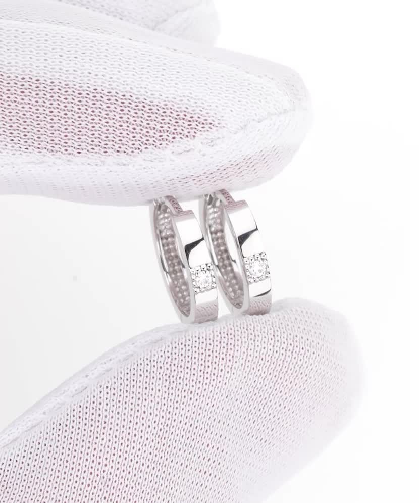 Серьги из белого золота с бриллиантами