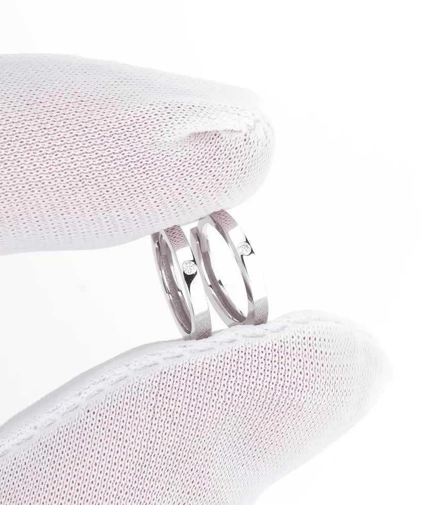 Серьги из белого золота с бриллиантами