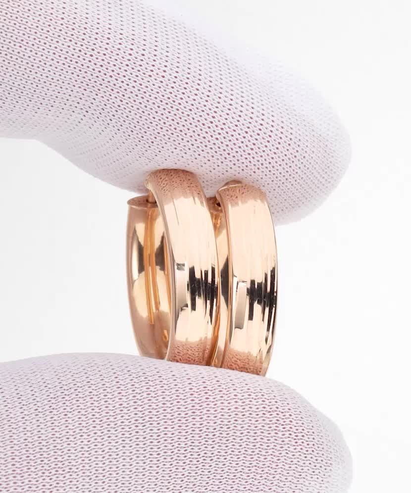 Золотые серьги с гравировкой