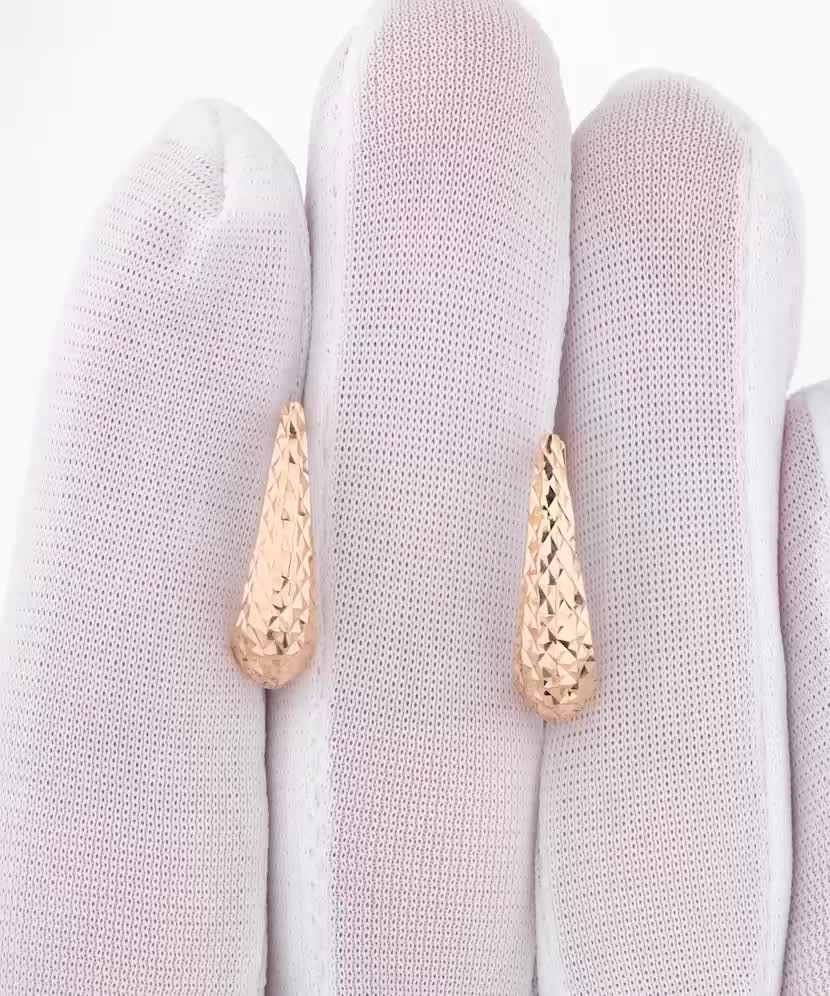 Золотые серьги с гравировкой