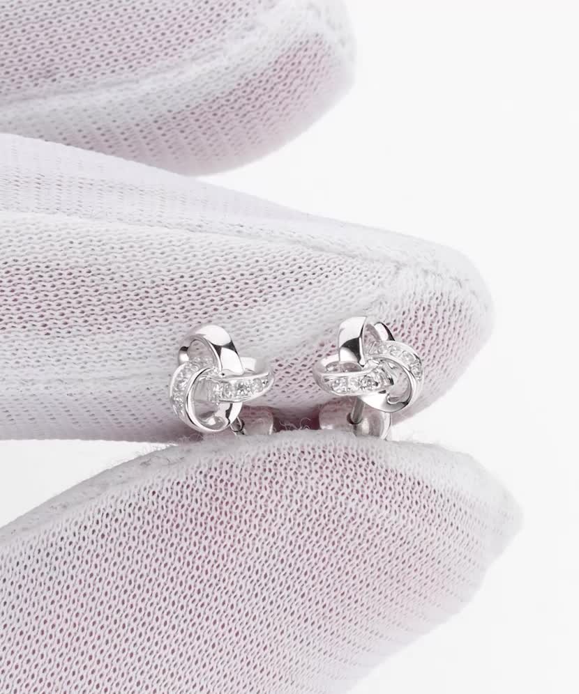 White Gold earrings with diamonds