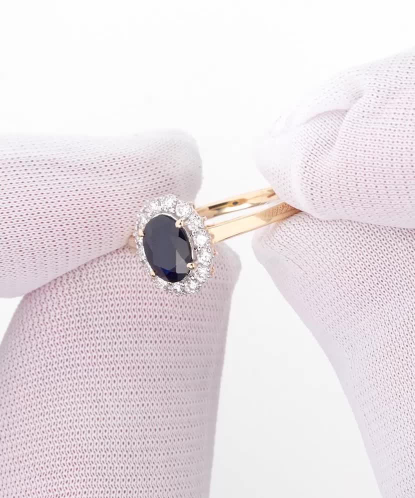 Yellow gold ring with sapphires and diamonds