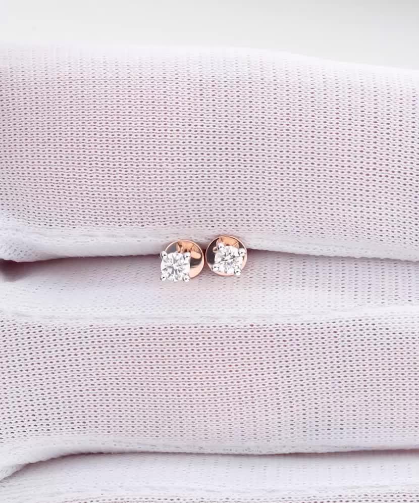 Gold earrings with diamonds