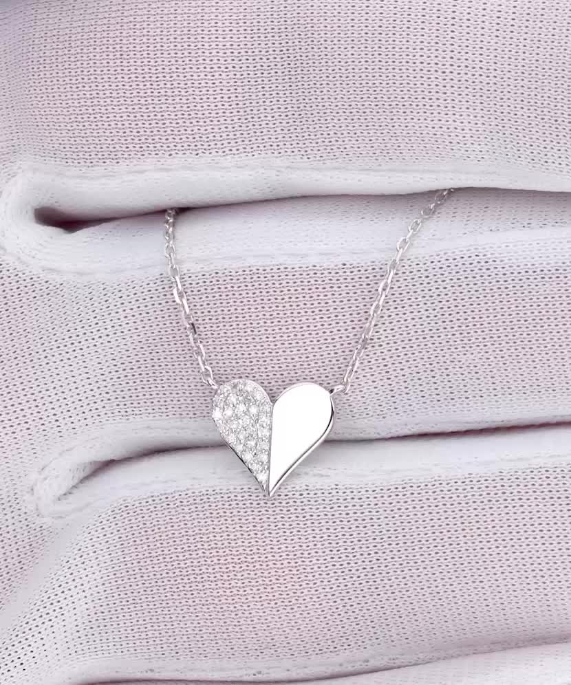 White gold chain with diamond pendant "Heart"