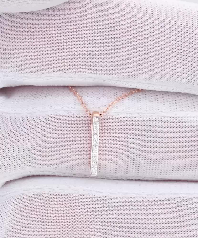 Gold chain with diamond pendant