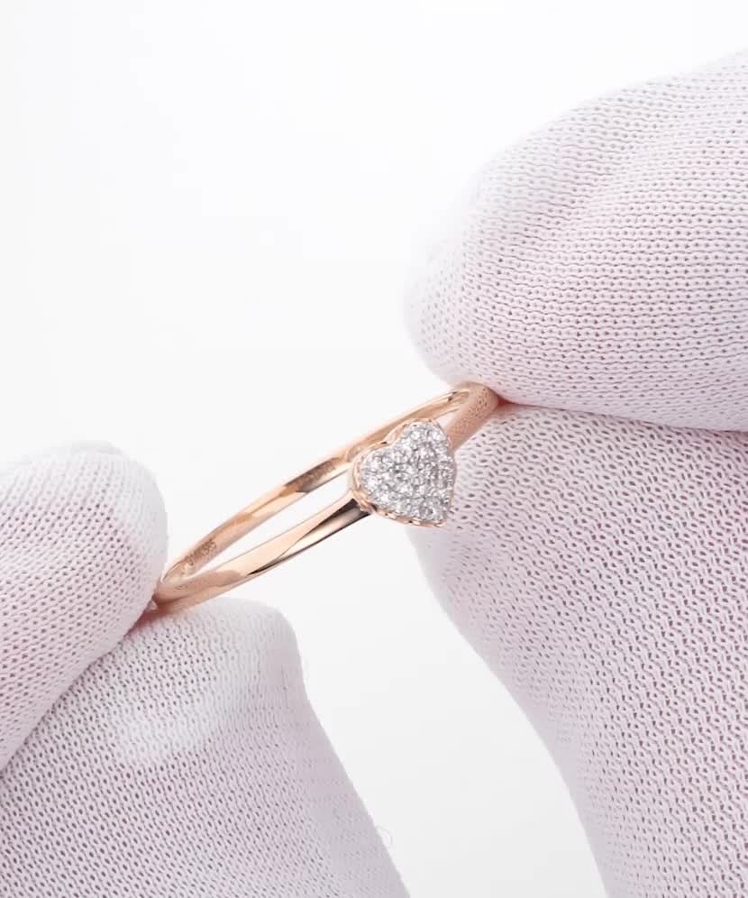 Gold ring with diamonds