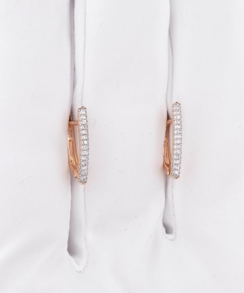 Gold earrings with diamonds
