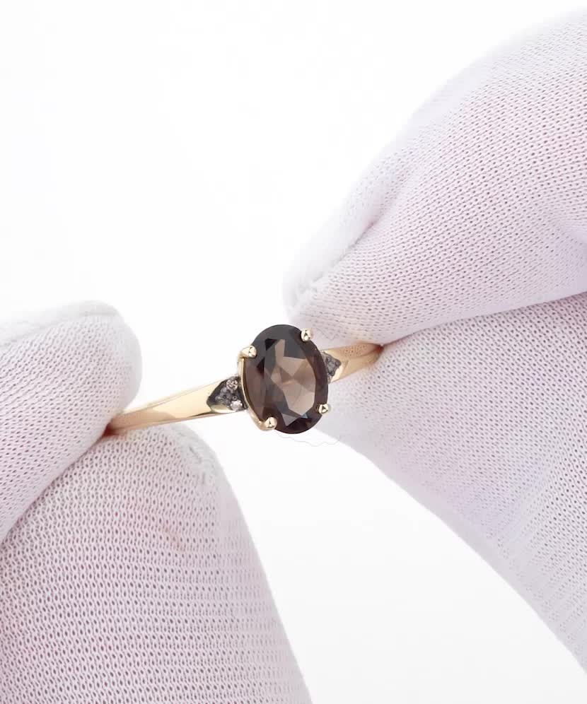 Yellow gold ring with diamonds and smoky quartz
