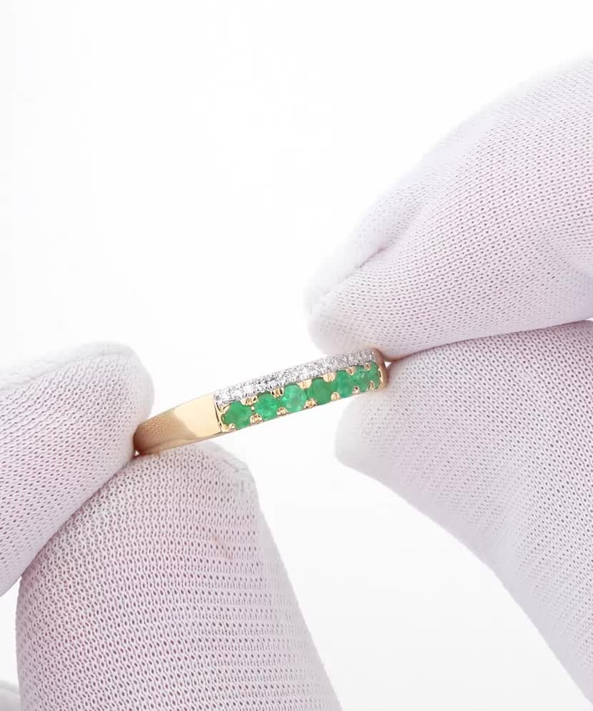 Yellow gold ring with diamonds and emeralds