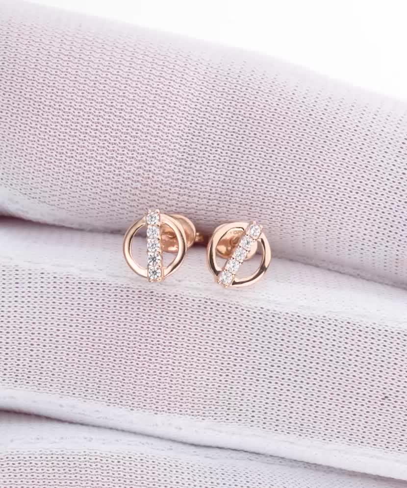 Gold earrings with zircons