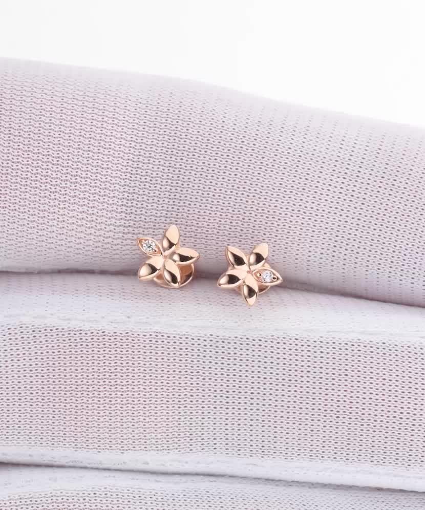 Gold earrings with zircons