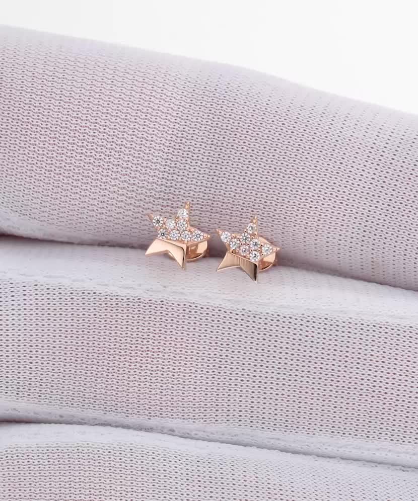 Gold earrings with zircons