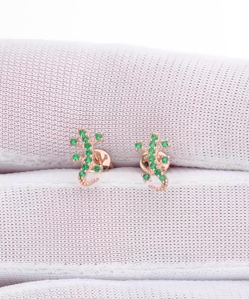 Gold earrings with zircons
