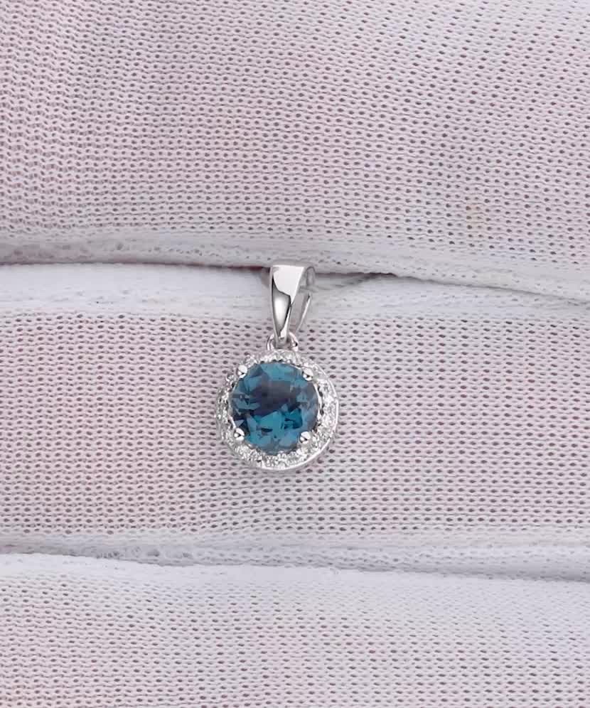 White gold pendant with London topaz and diamonds