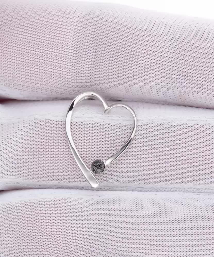 White gold pendant with black diamonds