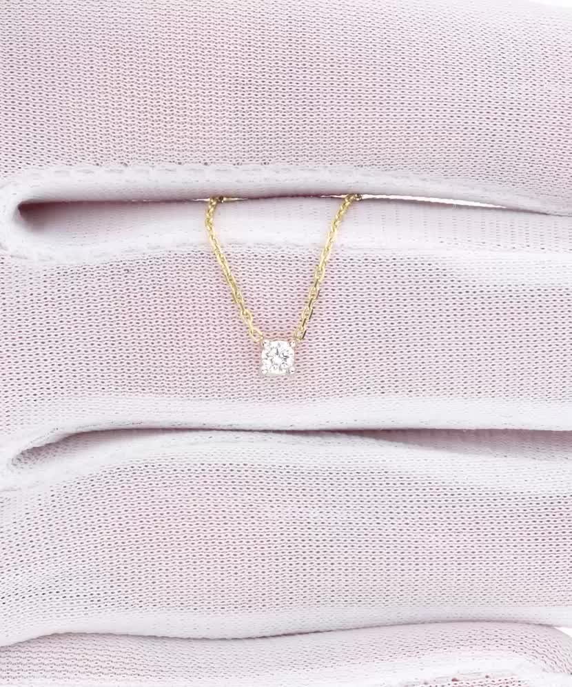 Yellow gold chain with diamond pendant