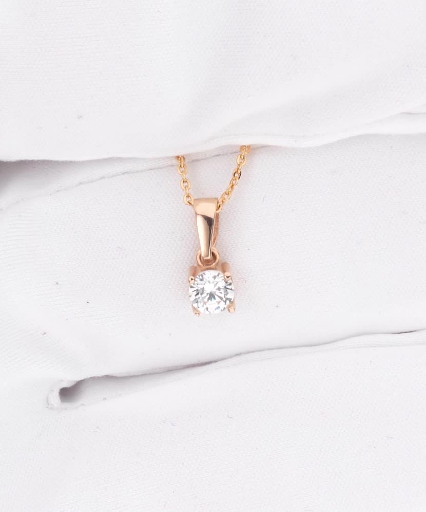 Gold pendant with zirconium