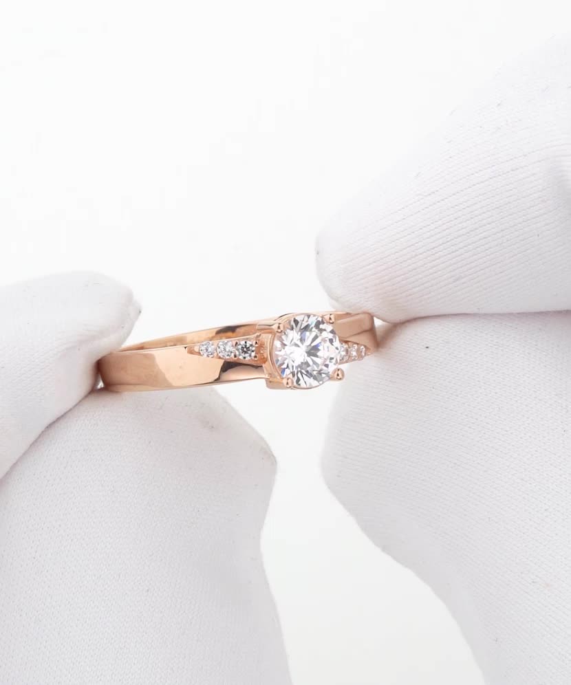 Gold ring with zircons