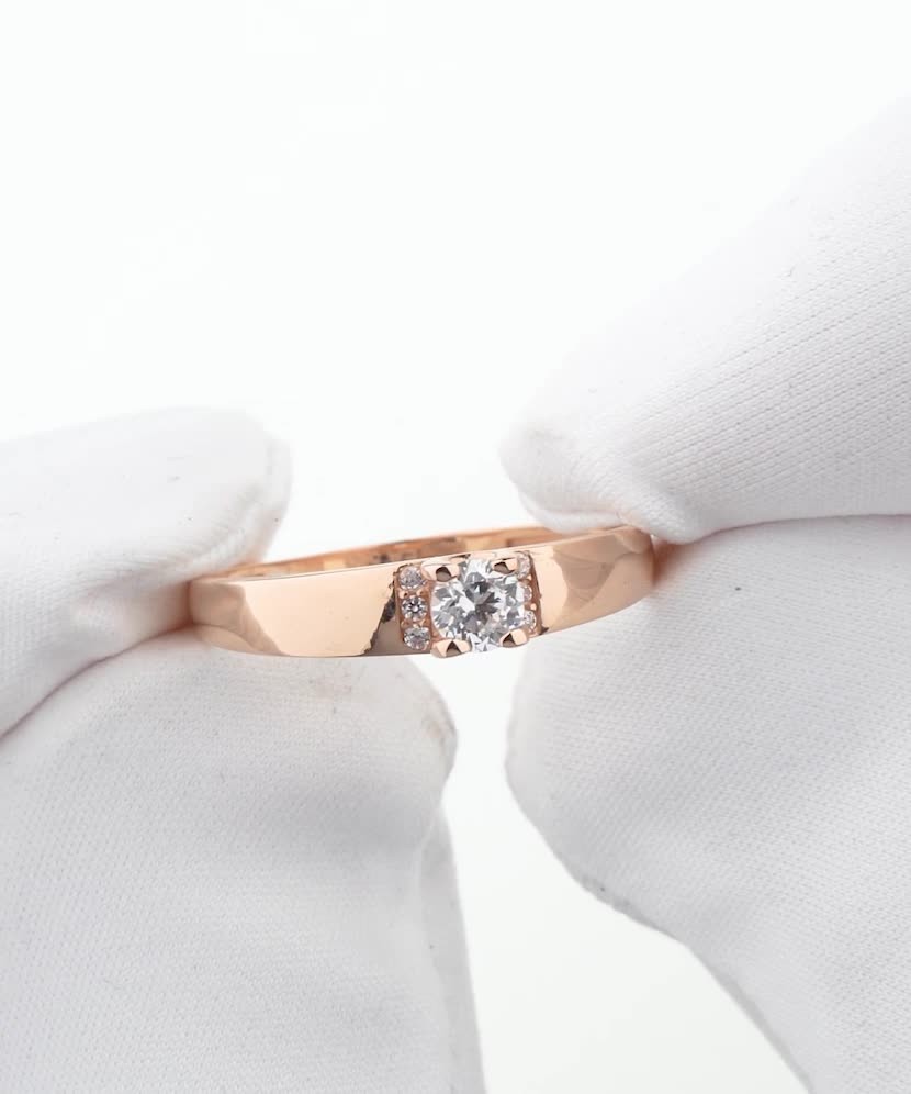 Gold ring with zircons
