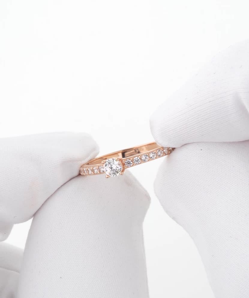 Gold ring with zircons