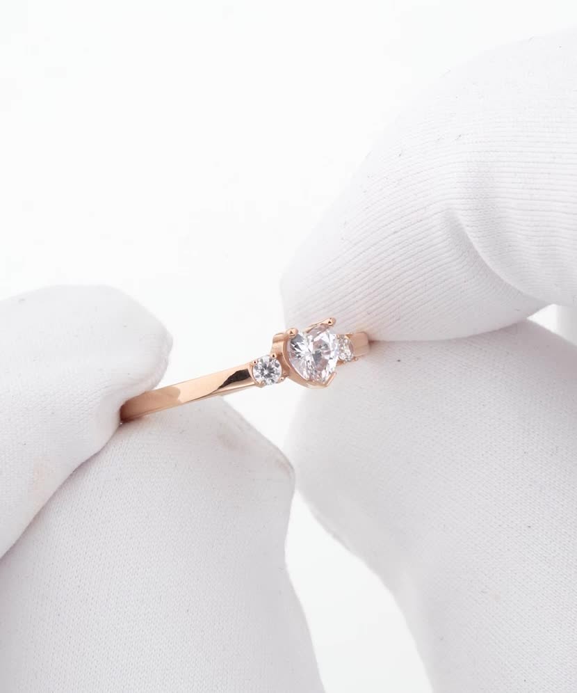 Gold ring with zircons