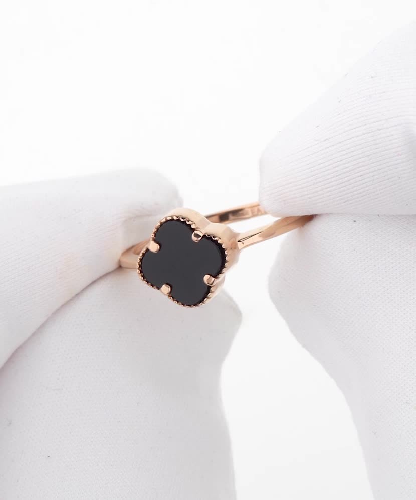 Gold ring with onyx