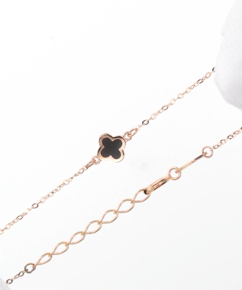 Gold bracelet with onyx