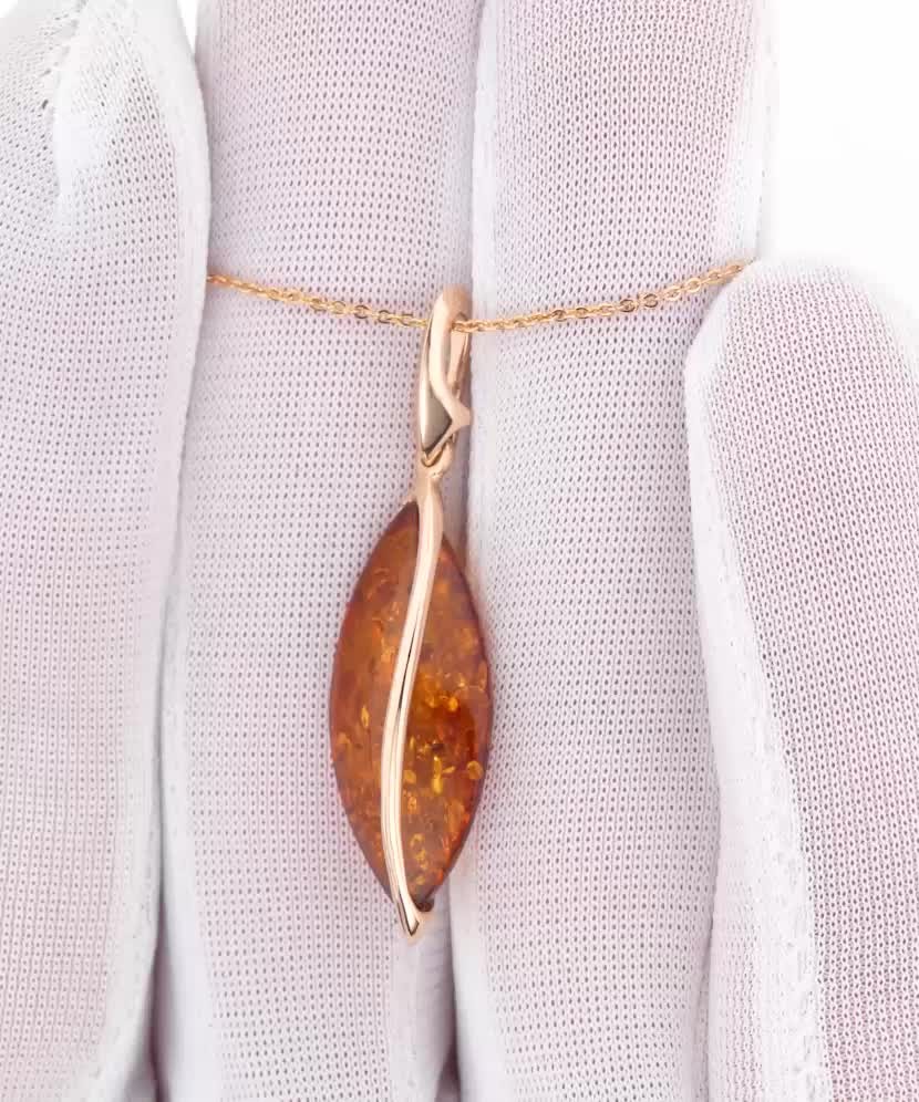 Gold pendant with amber