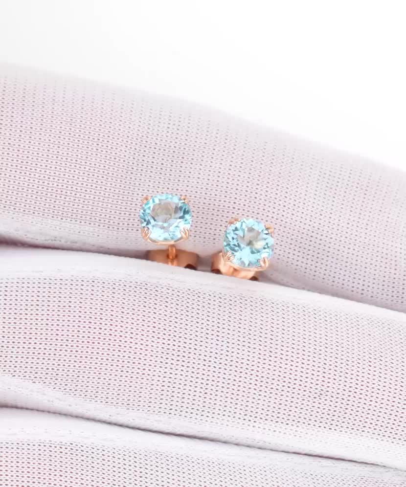Gold earrings with topazes