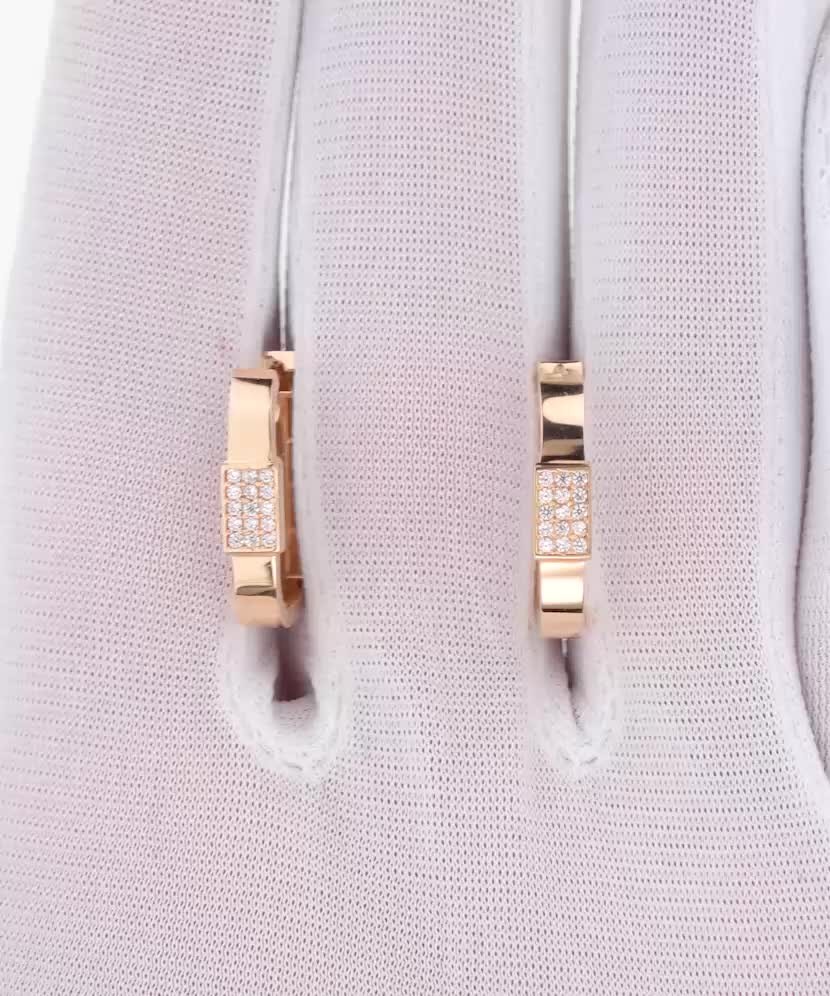 Gold earrings with zircons