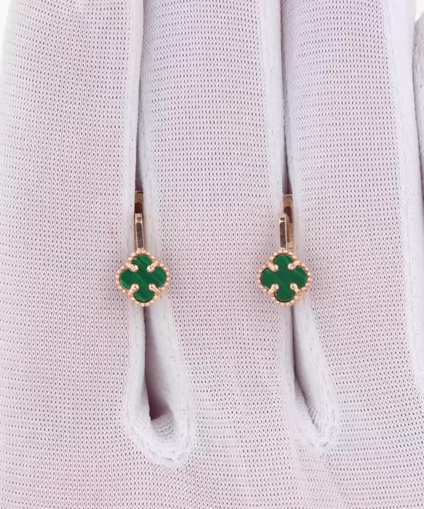 Gold earrings with malachite