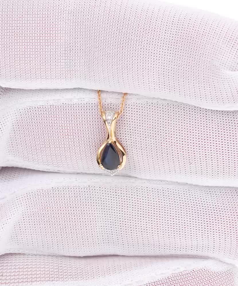 Yellow gold pendant with sapphire and diamonds