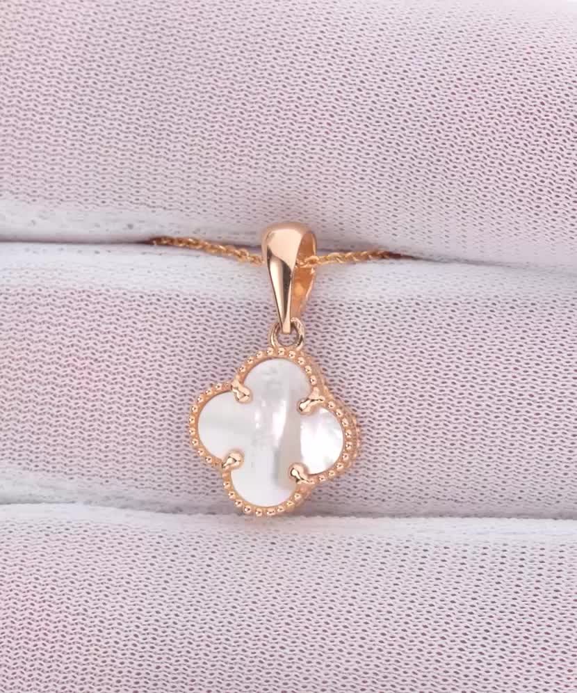 Gold earrings with nacre
