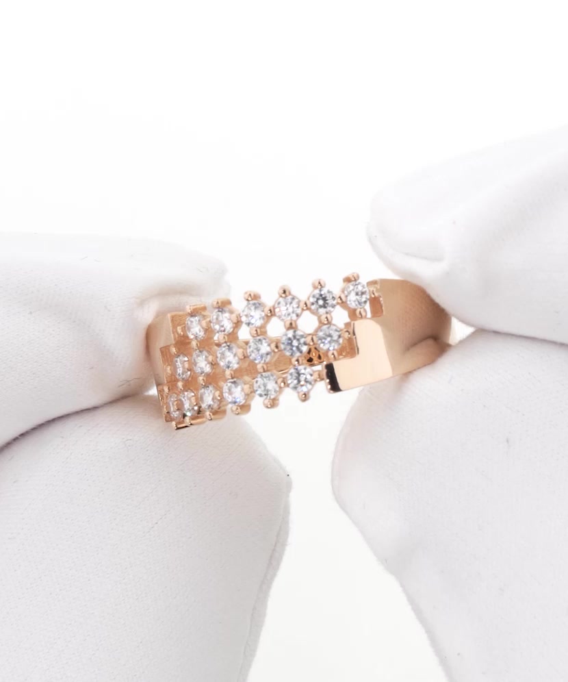 Gold ring with zircons