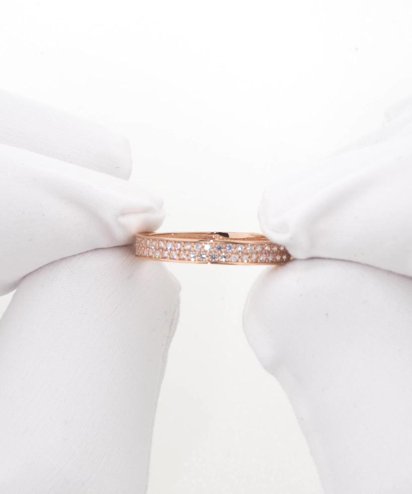 Gold ring with zircons